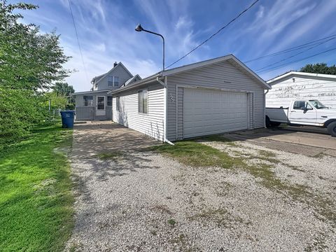 Tiny photo for 527 19th Avenue, Moline, IL 61265 (MLS # 12578564)