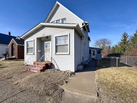 Tiny photo for 527 19th Avenue, Moline, IL 61265 (MLS # 12578564)