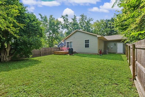 Tiny photo for 908 E Oregon Street, Urbana, IL 61801 (MLS # 12727127)