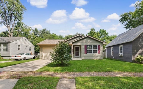Tiny photo for 908 E Oregon Street, Urbana, IL 61801 (MLS # 12727127)
