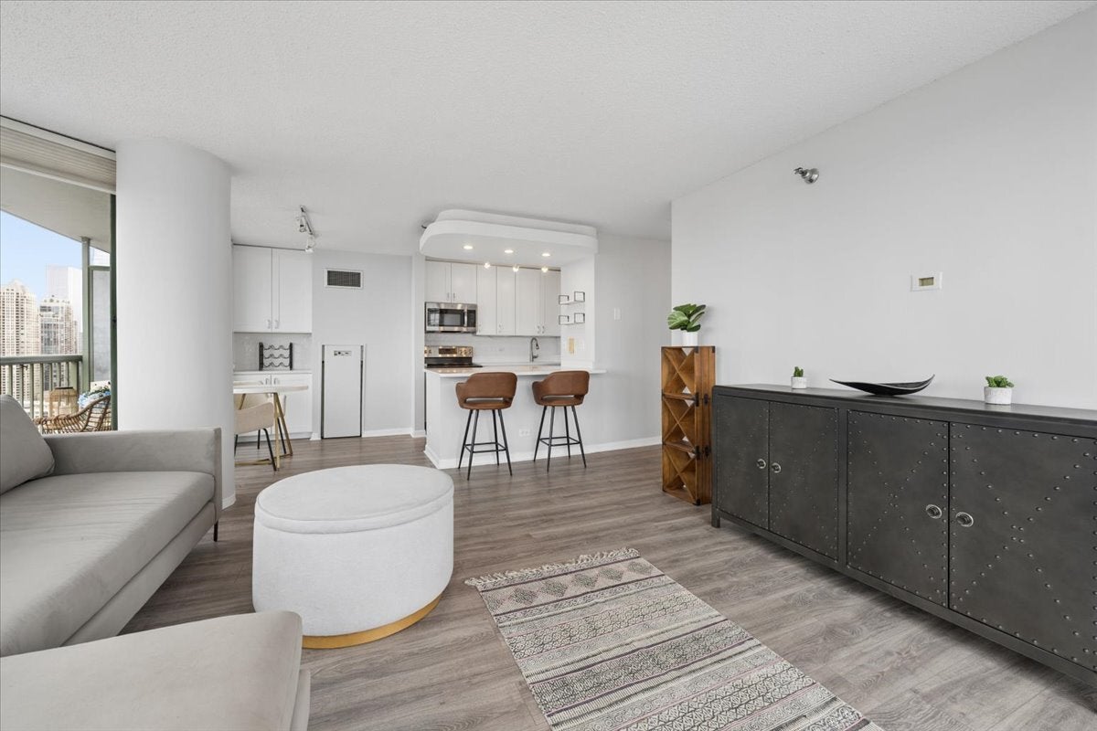 111 W Maple Street 3101