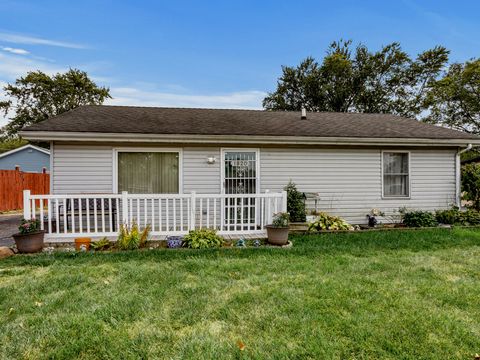 Photo of 1820 Burry Circle Drive, Crest Hill, IL 60403 (MLS # 12487183)