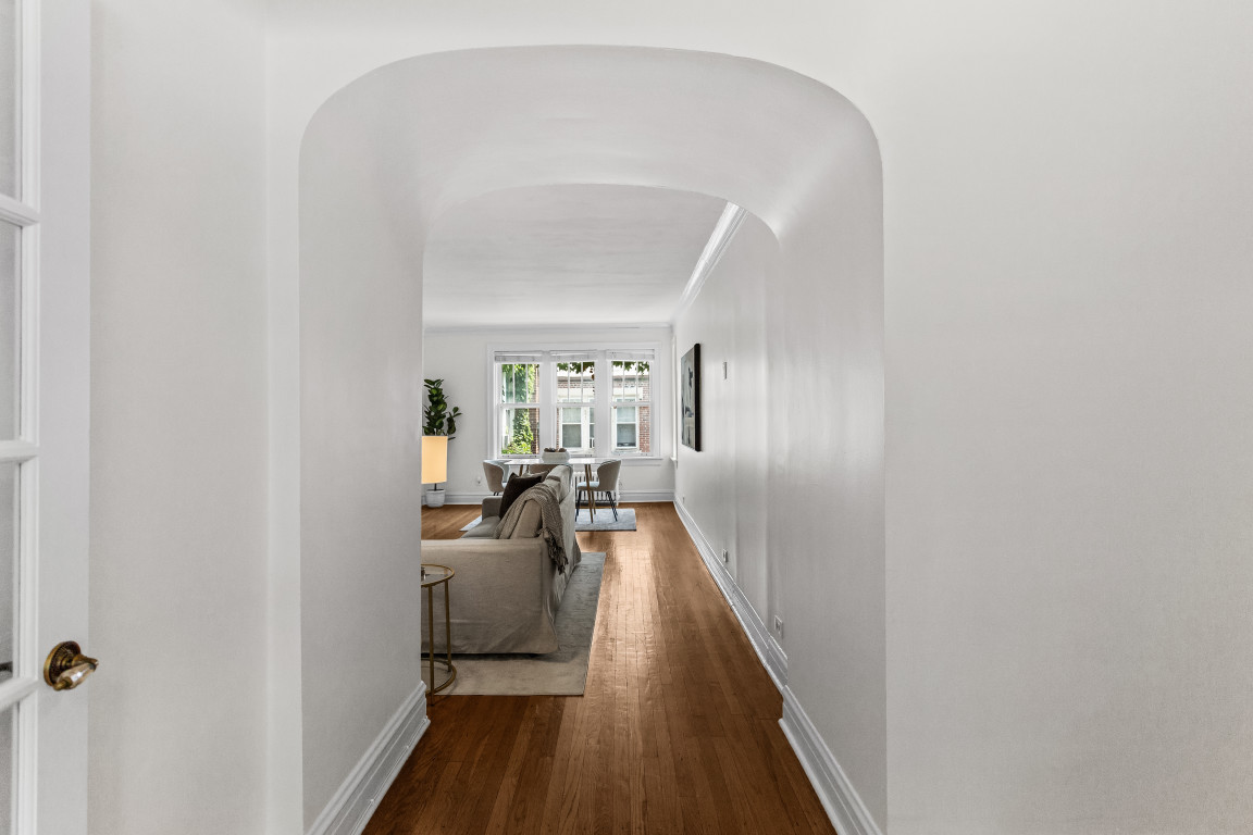 819 Brummel Street 3S