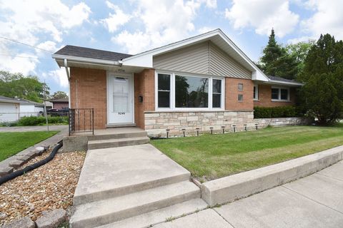 Photo of 9246 S 54th Avenue, Oak Lawn, IL 60453 (MLS # 12642306)