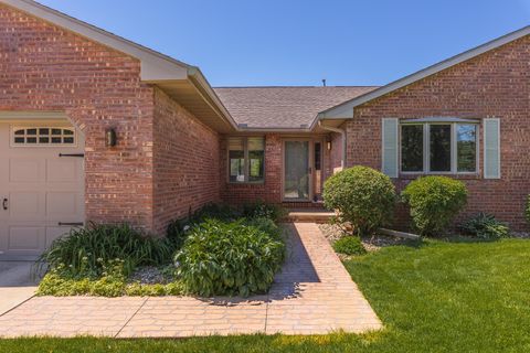 Tiny photo for 2707 Foxridge Run, Bloomington, IL 61704 (MLS # 12653307)