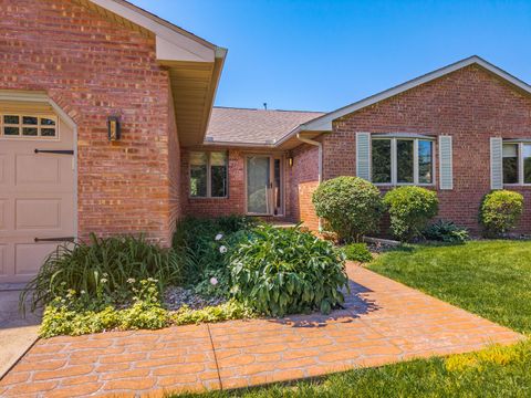 Tiny photo for 2707 Foxridge Run, Bloomington, IL 61704 (MLS # 12653307)