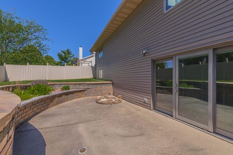 Tiny photo for 2707 Foxridge Run, Bloomington, IL 61704 (MLS # 12653307)