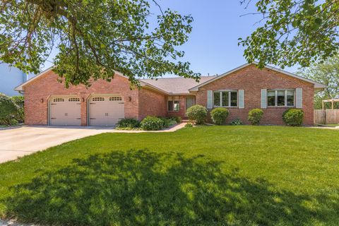 Photo of 2707 Foxridge Run, Bloomington, IL 61704 (MLS # 12653307)