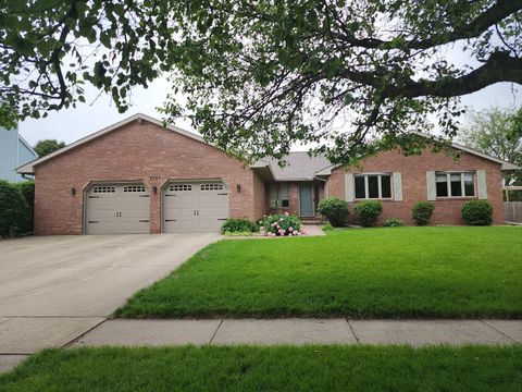Photo of 2707 Foxridge Run, Bloomington, IL 61704 (MLS # 12653307)