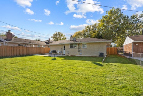 Tiny photo for 537 Farthing Lane, Des Plaines, IL 60016 (MLS # 12788342)