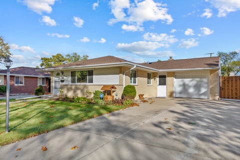 Tiny photo for 537 Farthing Lane, Des Plaines, IL 60016 (MLS # 12788342)