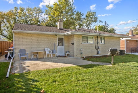 Tiny photo for 537 Farthing Lane, Des Plaines, IL 60016 (MLS # 12788342)