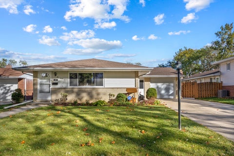 Photo of 537 Farthing Lane, Des Plaines, IL 60016 (MLS # 12788342)