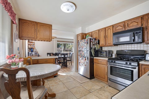 Tiny photo for 537 Farthing Lane, Des Plaines, IL 60016 (MLS # 12788342)
