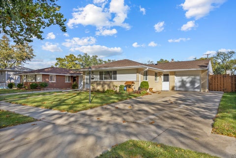 Tiny photo for 537 Farthing Lane, Des Plaines, IL 60016 (MLS # 12788342)