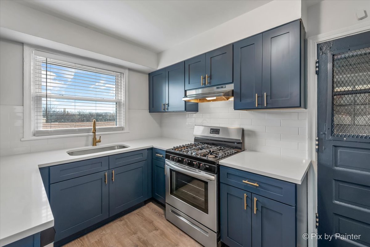 2735 W Berwyn Avenue 1