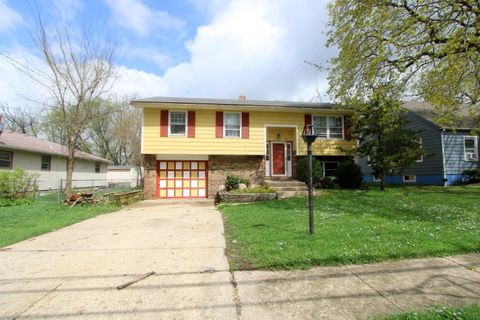 Tiny photo for 203 E Donovan Avenue, Woodstock, IL 60098 (MLS # 12621334)