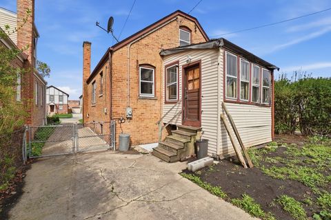 Tiny photo for 7339 N Osceola Avenue, Chicago, IL 60631 (MLS # 12594212)