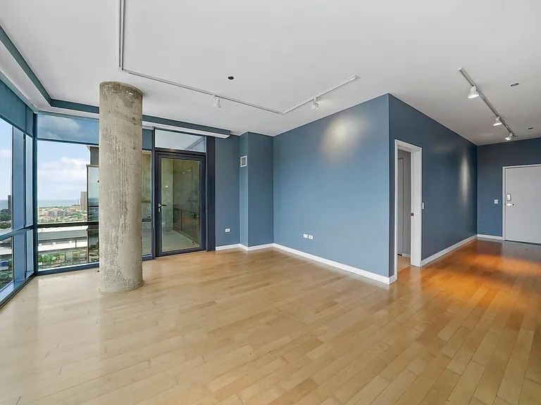 860 W Blackhawk Street 2804