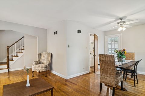 Tiny photo for 437 S Vail Avenue, Arlington Heights, IL 60005 (MLS # 12494366)