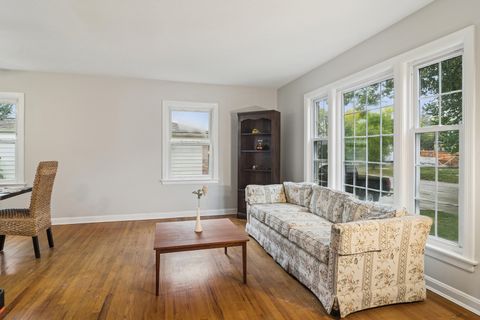 Tiny photo for 437 S Vail Avenue, Arlington Heights, IL 60005 (MLS # 12494366)