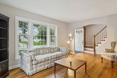 Tiny photo for 437 S Vail Avenue, Arlington Heights, IL 60005 (MLS # 12494366)