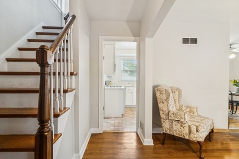 Tiny photo for 437 S Vail Avenue, Arlington Heights, IL 60005 (MLS # 12494366)