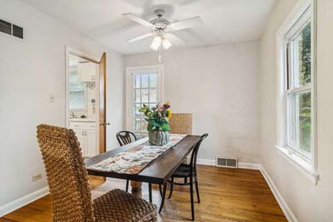 Tiny photo for 437 S Vail Avenue, Arlington Heights, IL 60005 (MLS # 12494366)