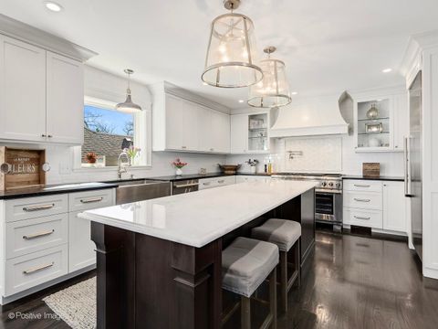 Tiny photo for 11 W Birchwood Avenue, Hinsdale, IL 60521 (MLS # 12610227)