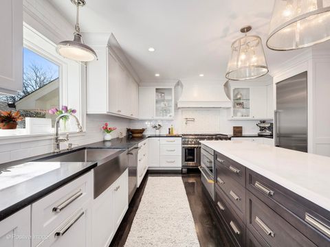 Tiny photo for 11 W Birchwood Avenue, Hinsdale, IL 60521 (MLS # 12610227)