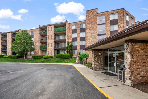 Photo of 1103 S Hunt Club Drive #126, Mount Prospect, IL 60056 (MLS # 12666764)