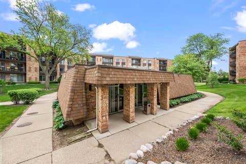Tiny photo for 1103 S Hunt Club Drive #126, Mount Prospect, IL 60056 (MLS # 12666764)