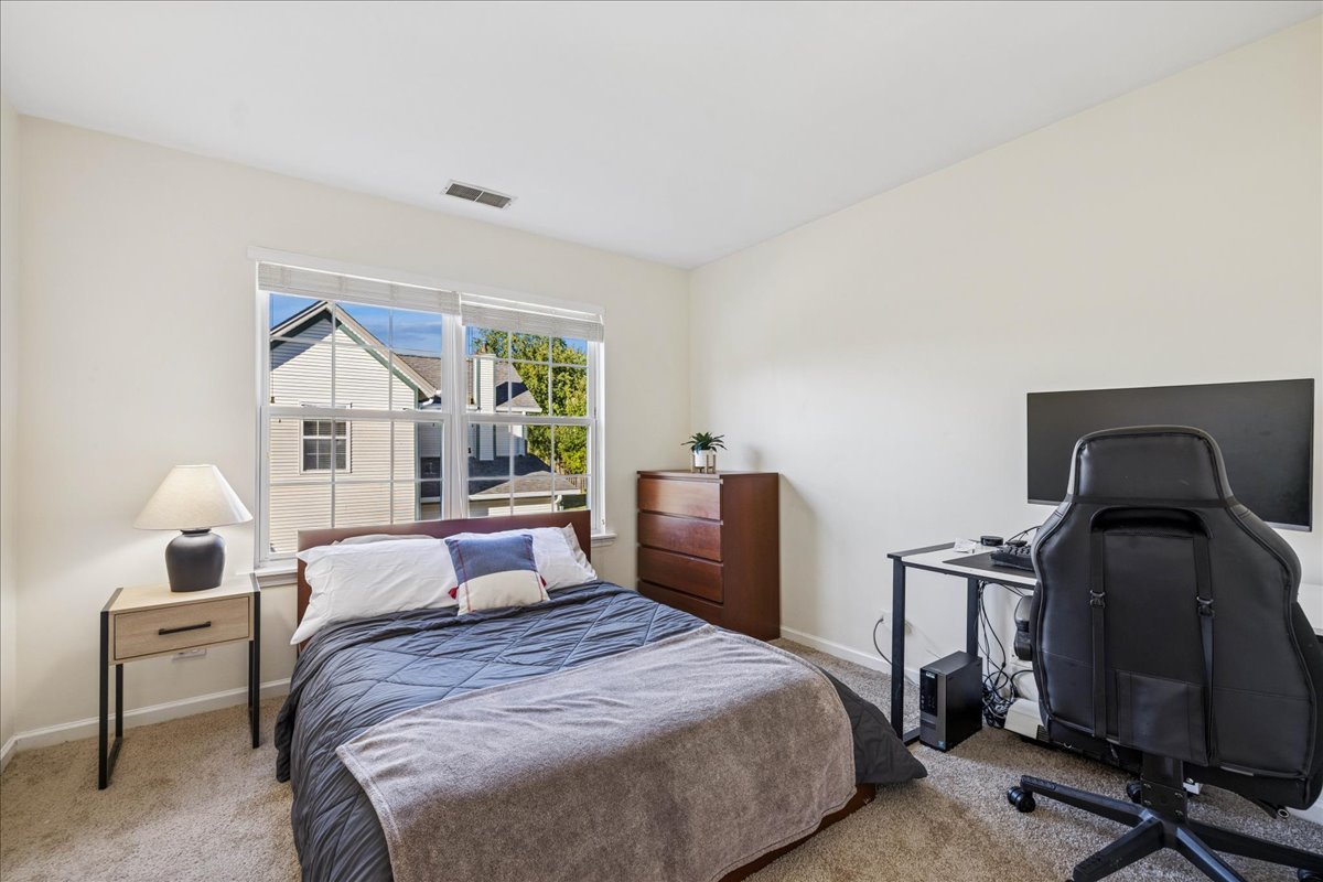 Waukegan, Illinois 60087, United States, 3 Bedrooms Bedrooms, ,3 BathroomsBathrooms,Residential,Active,225447