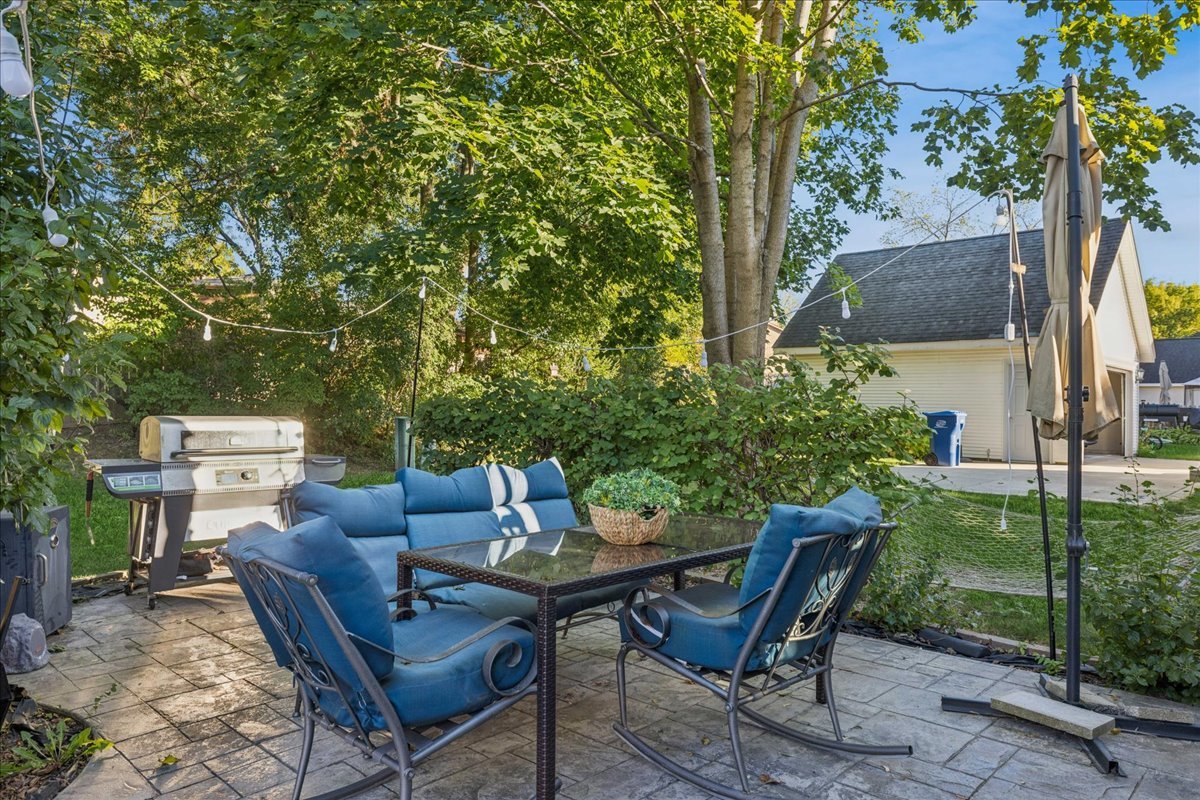 Waukegan, Illinois 60087, United States, 3 Bedrooms Bedrooms, ,3 BathroomsBathrooms,Residential,Active,225447