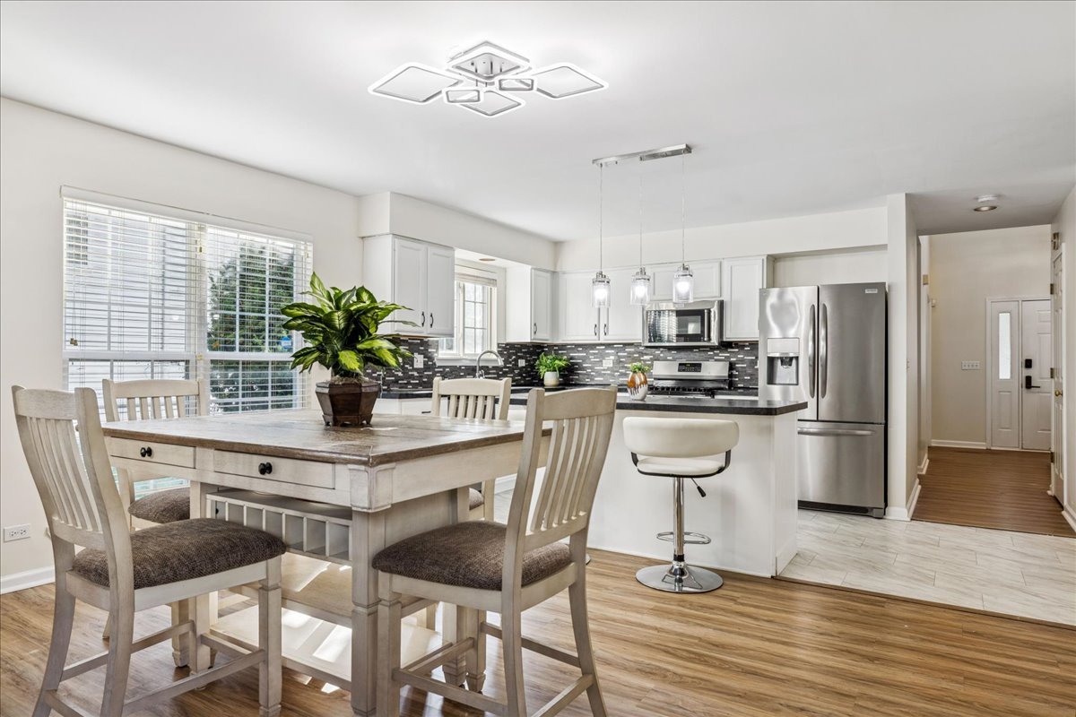 Waukegan, Illinois 60087, United States, 3 Bedrooms Bedrooms, ,3 BathroomsBathrooms,Residential,Active,225447