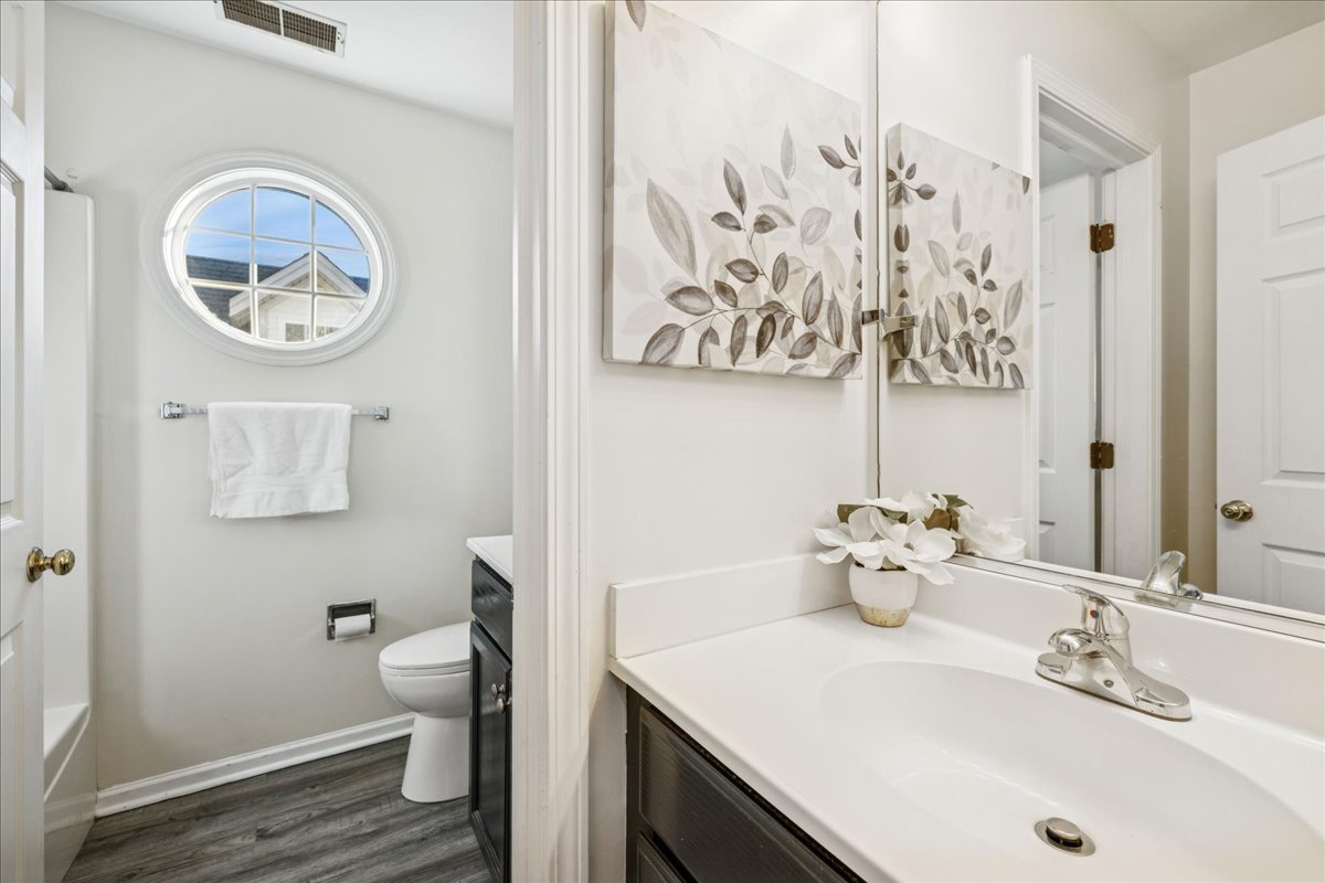 Waukegan, Illinois 60087, United States, 3 Bedrooms Bedrooms, ,3 BathroomsBathrooms,Residential,Active,225447