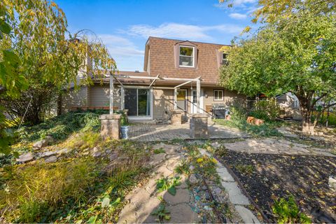 Tiny photo for 1567 California Street, Elk Grove Village, IL 60007 (MLS # 12510265)