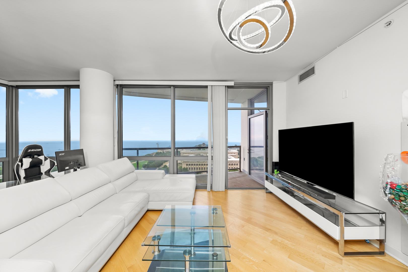 1235 S PRAIRIE Avenue 2101