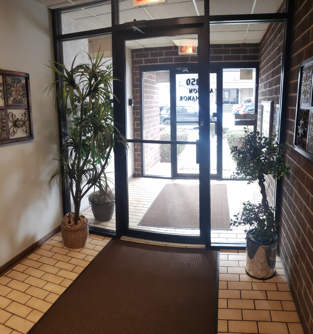 8350 W ADDISON Street 201