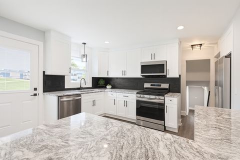 Tiny photo for 7822 W 99th Place, Palos Hills, IL 60465 (MLS # 12504105)