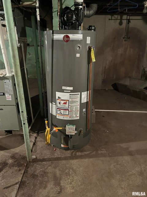 Tiny photo for 501 S WASHINGTON Street, Duquoin, IL 62832 (MLS # QC4267889)