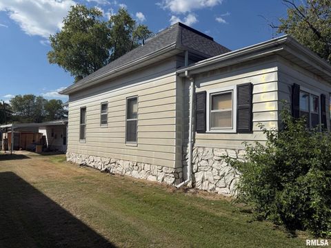 Tiny photo for 501 S WASHINGTON Street, Duquoin, IL 62832 (MLS # QC4267889)