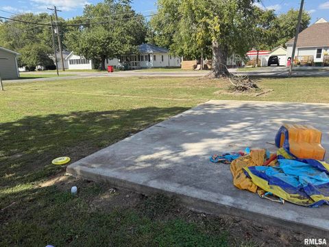 Tiny photo for 501 S WASHINGTON Street, Duquoin, IL 62832 (MLS # QC4267889)