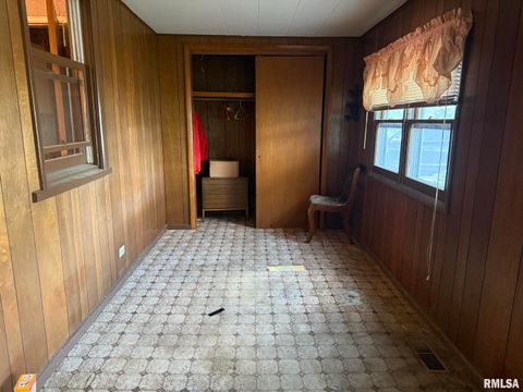 Tiny photo for 501 S WASHINGTON Street, Duquoin, IL 62832 (MLS # QC4267889)