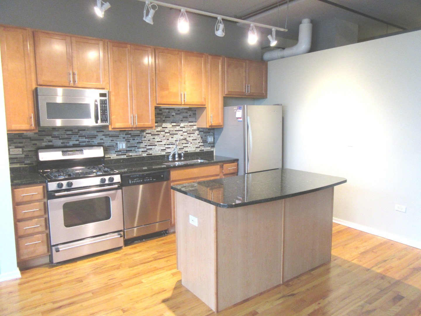 6 S Laflin Street 815