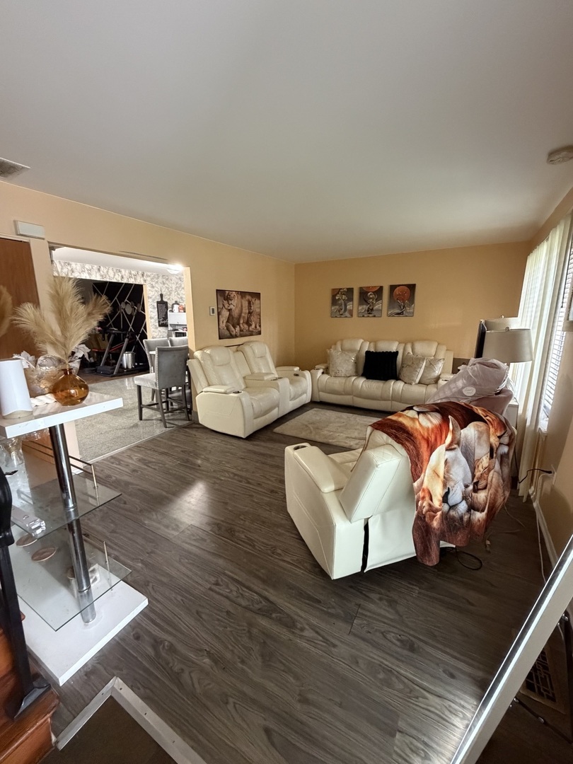 1064 Amherst Lane