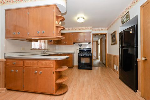 Tiny photo for 2820 W 100th Place, Evergreen Park, IL 60805 (MLS # 12367127)