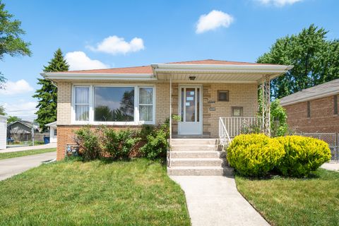 Tiny photo for 2820 W 100th Place, Evergreen Park, IL 60805 (MLS # 12367127)