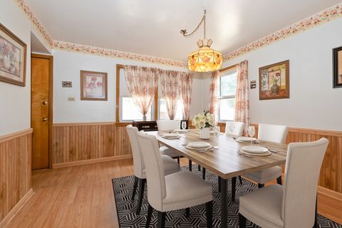 Tiny photo for 2820 W 100th Place, Evergreen Park, IL 60805 (MLS # 12367127)