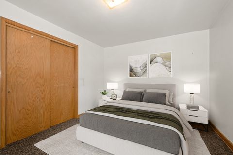 Tiny photo for 2820 W 100th Place, Evergreen Park, IL 60805 (MLS # 12367127)